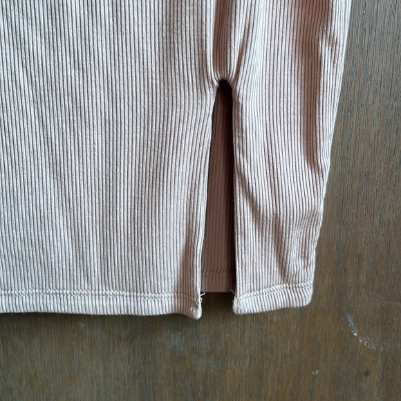 Shades of Rose body con dress. Tags were removed but only ever tried on. - Picture 4 of 4